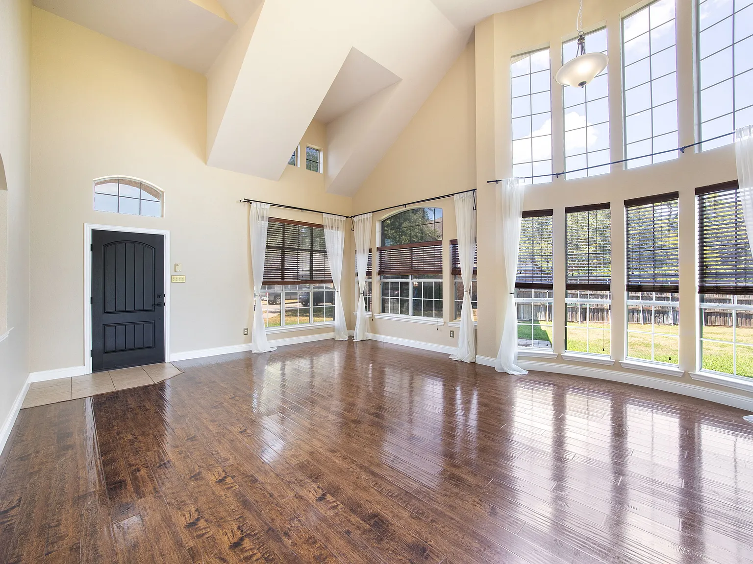 4 bed, 2989 sqft, $2,750 — Photo 4