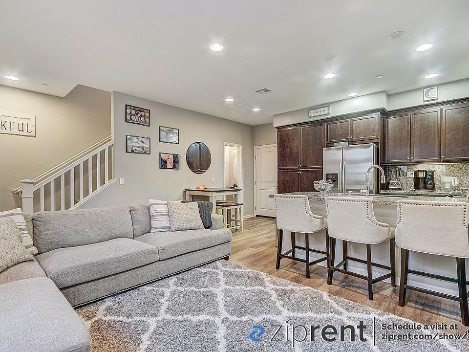 1st image of 44068 Calle Luz