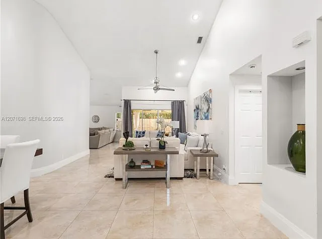 3 bed, 2.0 bath, $4,900 — Photo 2