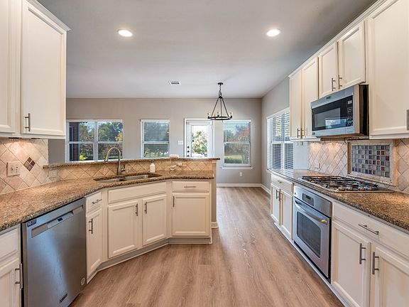 3rd image of 8483 Davis Dr