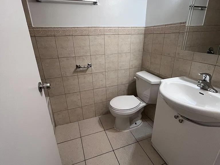 44 Walmer Rd #204 — Photo 7