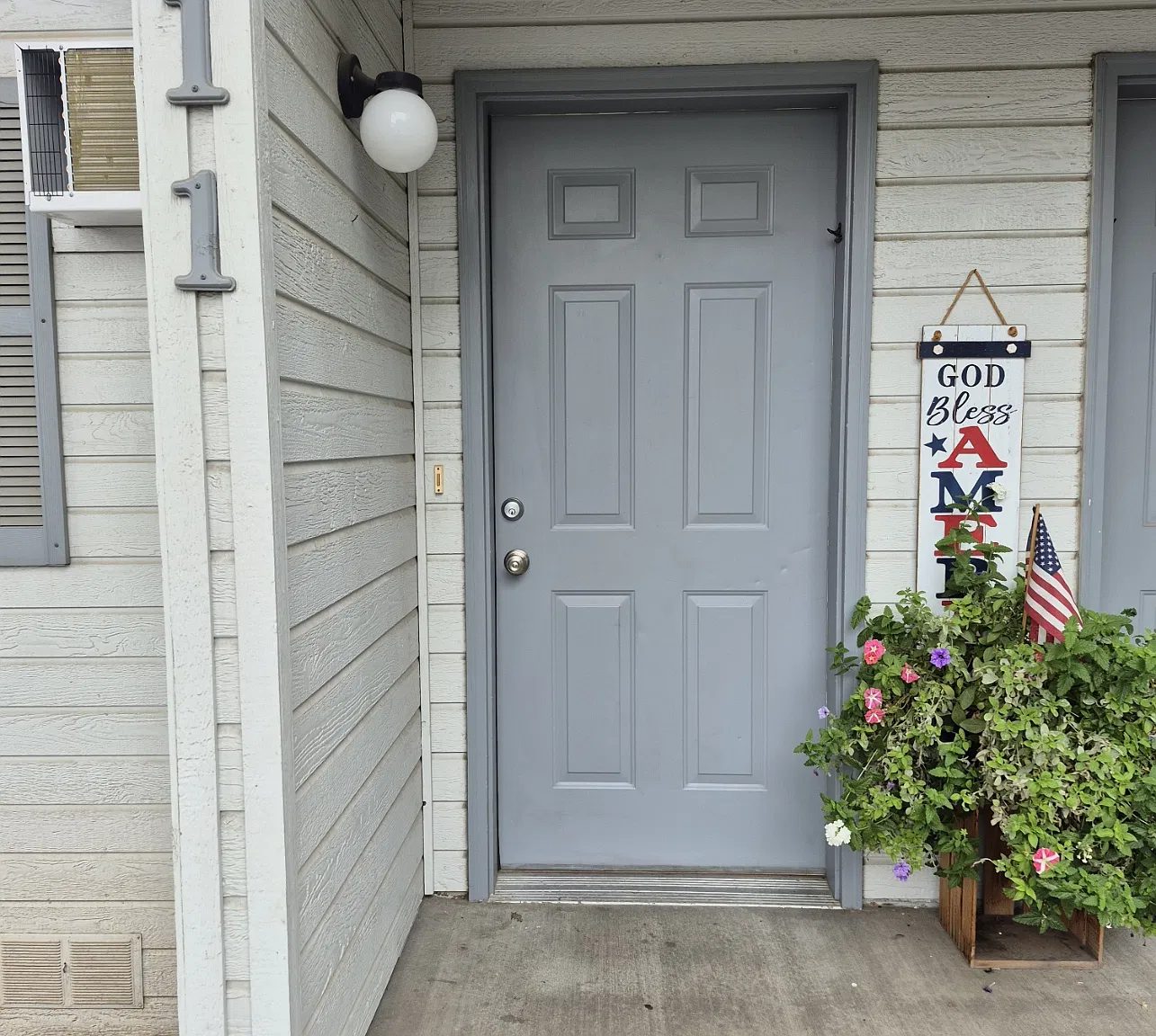 2 bed, 1.5 bath, 1008 sqft, $1,325 — Photo 2