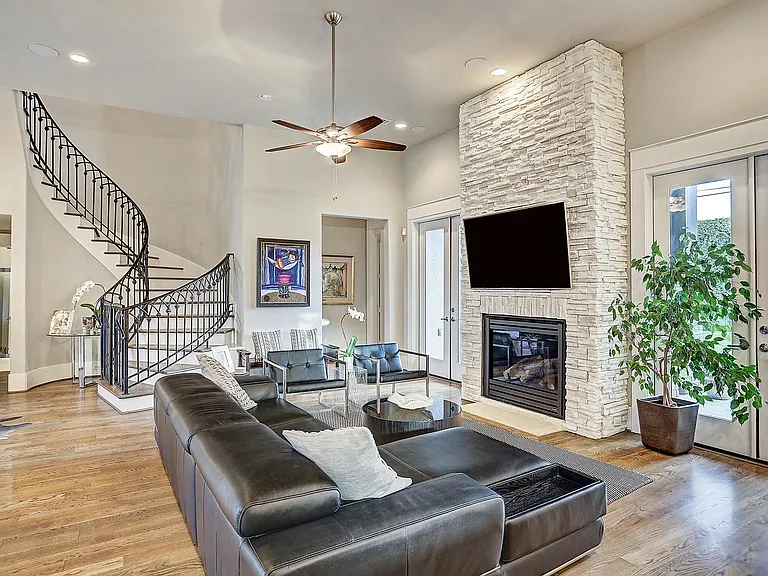 5655 Locke Ln — Photo 6