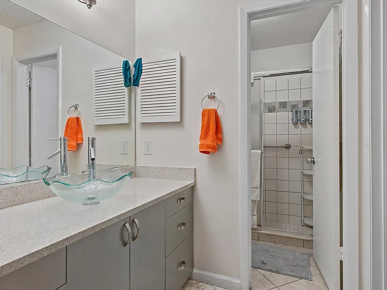 1303 Lakeview Dr E — Photo 10
