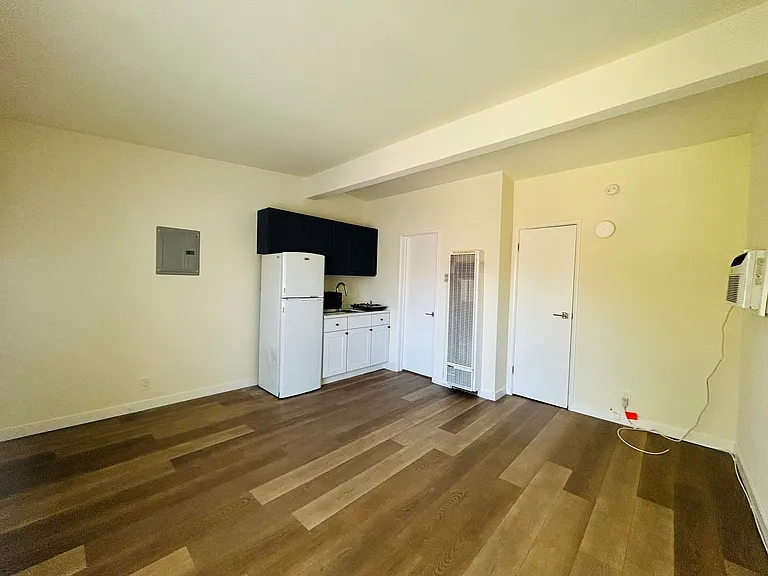 1733 Granville Ave — Photo 2