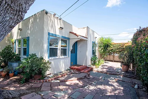 2208 Dwight St Photo 1