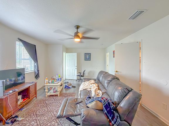 3rd image of 2366 Oak St