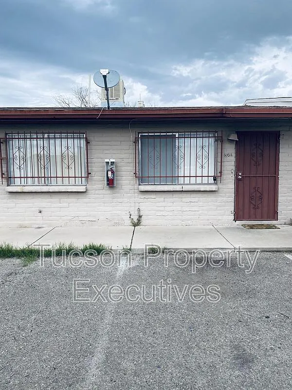 1 bed, 1.0 bath, 600 sqft, $900 — Photo 1