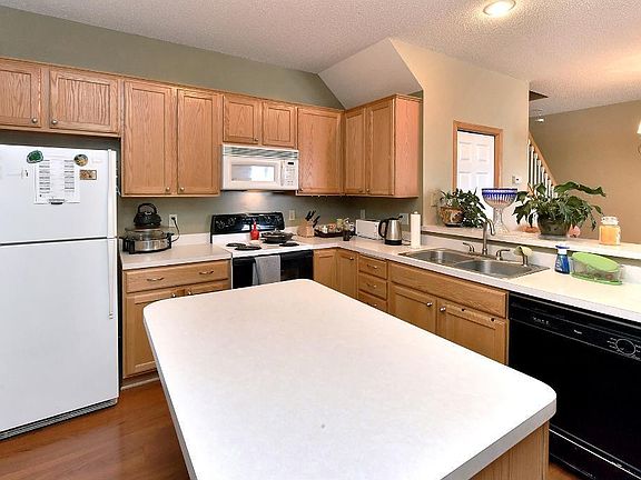 4th image of 3625 Lawndale Ln N Unit 34
