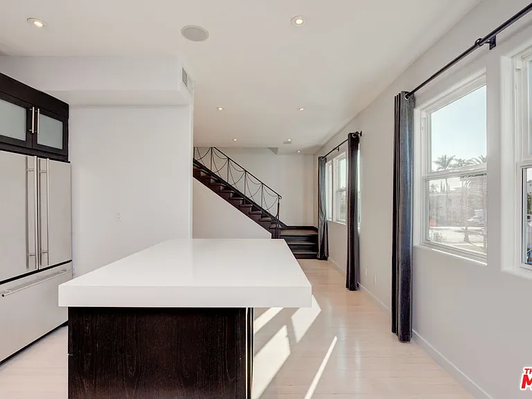 932 S Shenandoah St #3 — Photo 6