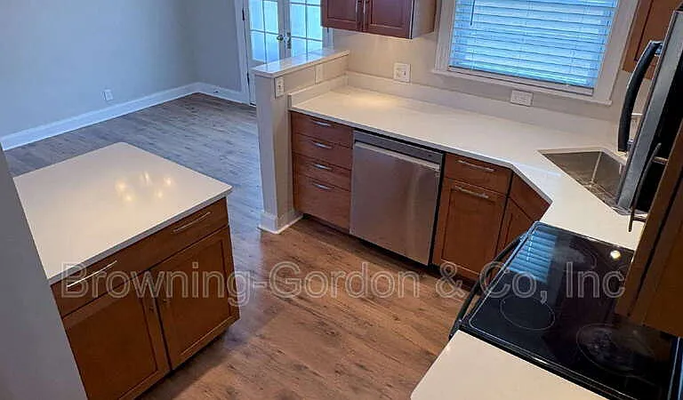 328 E Thompson Ln — Photo 12