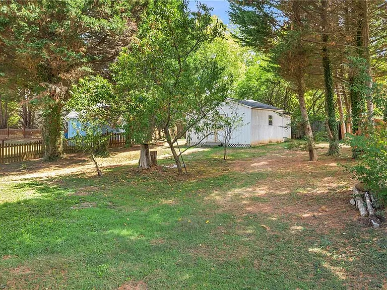 2320 Meadow Gate Dr — Photo 38