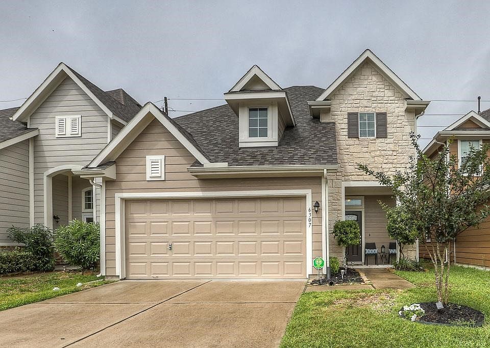 FANTASIC CURB APPEAL.... AUSTIN STONE AND HARDIE BOARD FRONT