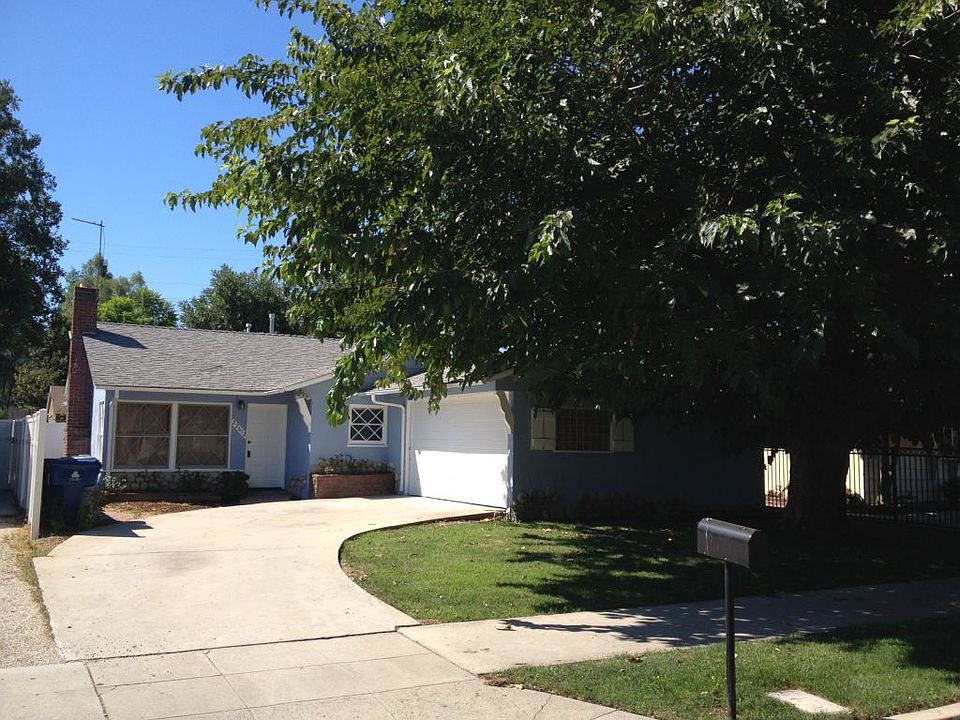 1st image of 22612 Clarendon St