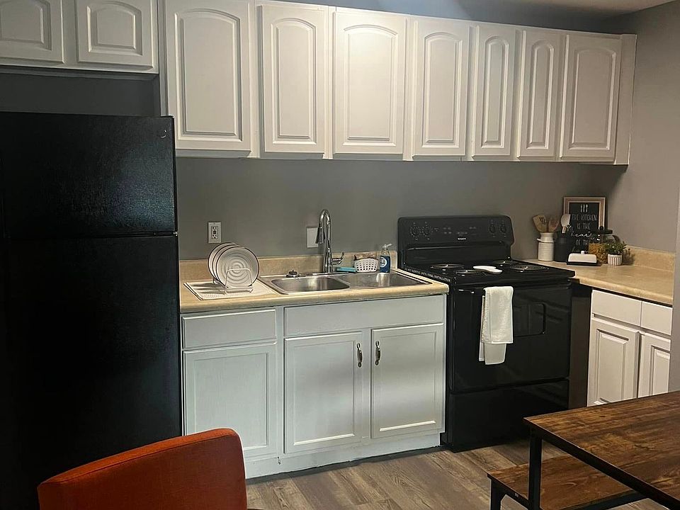 1st image of 1554 Lake Ave #312
