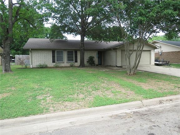 2nd image of 3021 Oakridge Dr