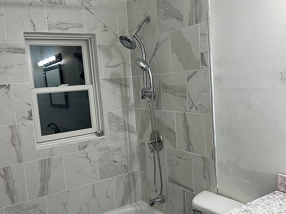 2nd image of 814 Sherburne Ave APT 1