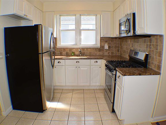 5th image of 314A E Bayville Ave