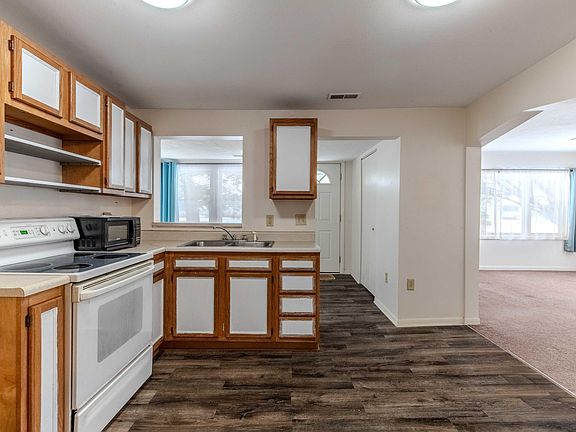 3rd image of 5935 Sawyer Rd