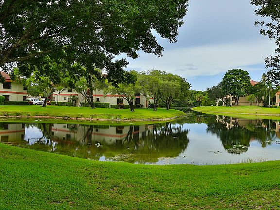 2nd image of 2961 Carambola Circle #2036
