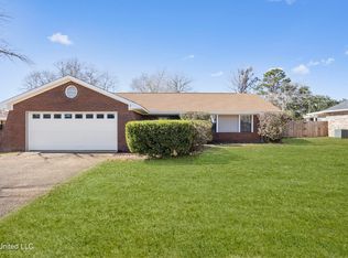 747 Live Oak Dr, Biloxi, MS 39532