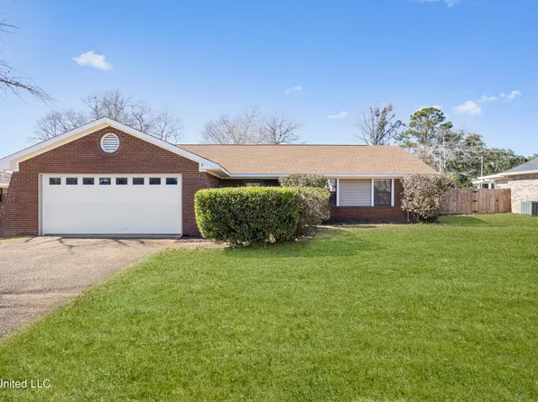 747 Live Oak Dr, Biloxi, MS 39532