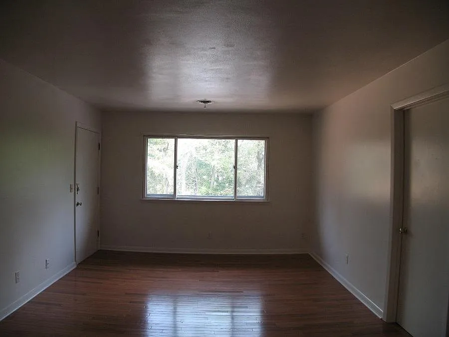 2 bed, 1200 sqft, $1,250 — Photo 3