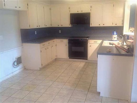 4th image of 224 Petunia St