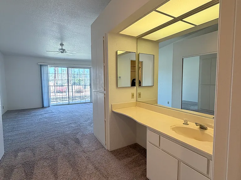 505 S Farrell Dr #R112 — Photo 12