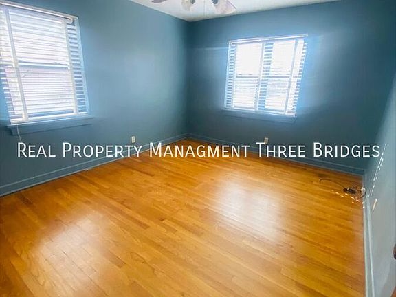 5th image of 3636 Eminence Blvd