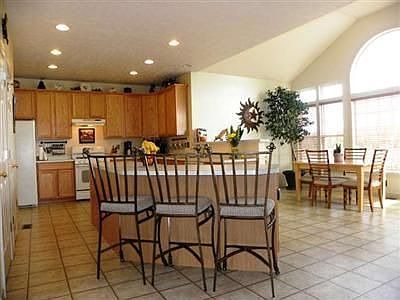 3rd image of 2514 Queen Elizabeth Ct