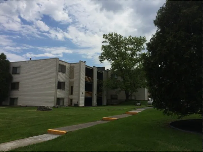 Greenwich Manor Apartments — Photo 10