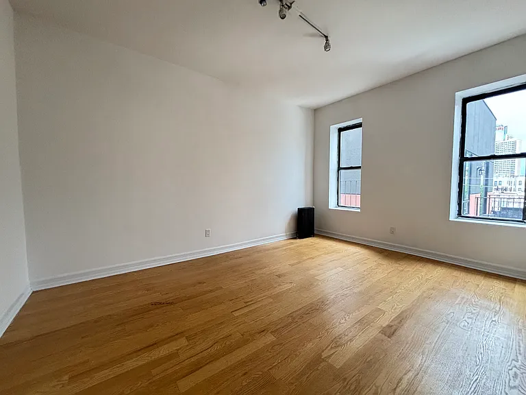 1087 Carroll St #B14 — Photo 5