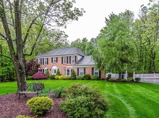 19 Edgewood Rd, Neshanic Station, NJ 08853