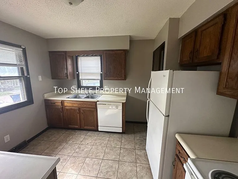 2142 SE 9th St — Photo 4