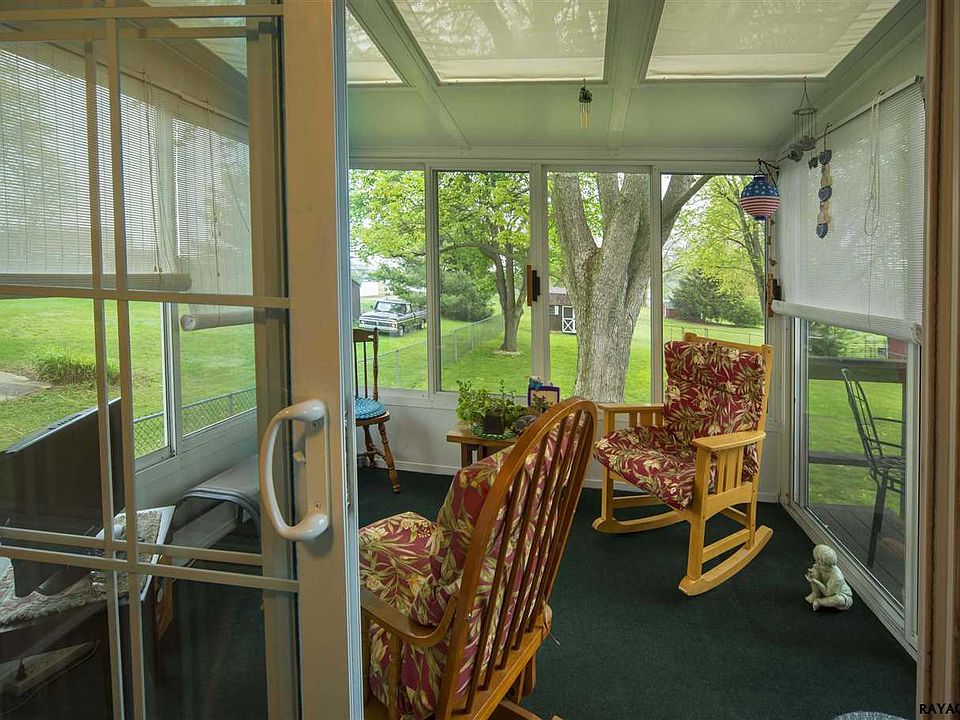 2nd image of 105 Hartman St