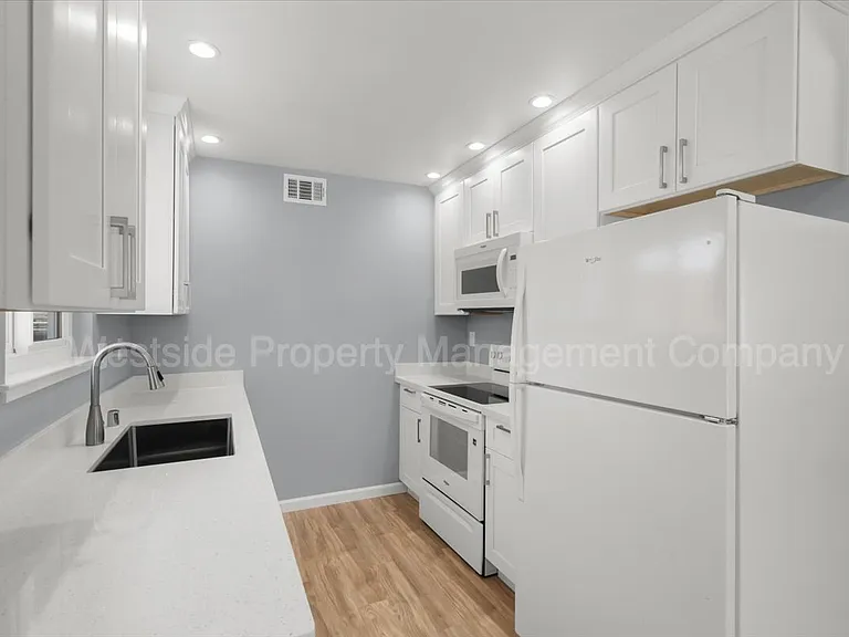 3340 Cabrillo Ave #3 — Photo 4