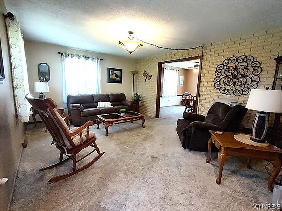2nd image of 6275 Eckhardt Rd