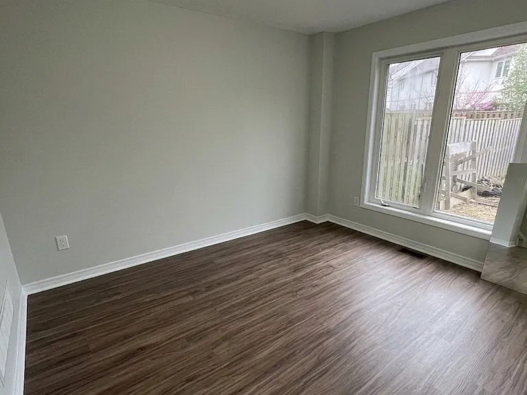 236 Blackburn Dr — Photo 3