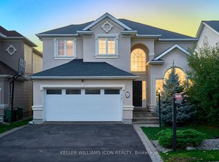 10 Pondhollow Way, Ottawa, ON K2J 4Y4