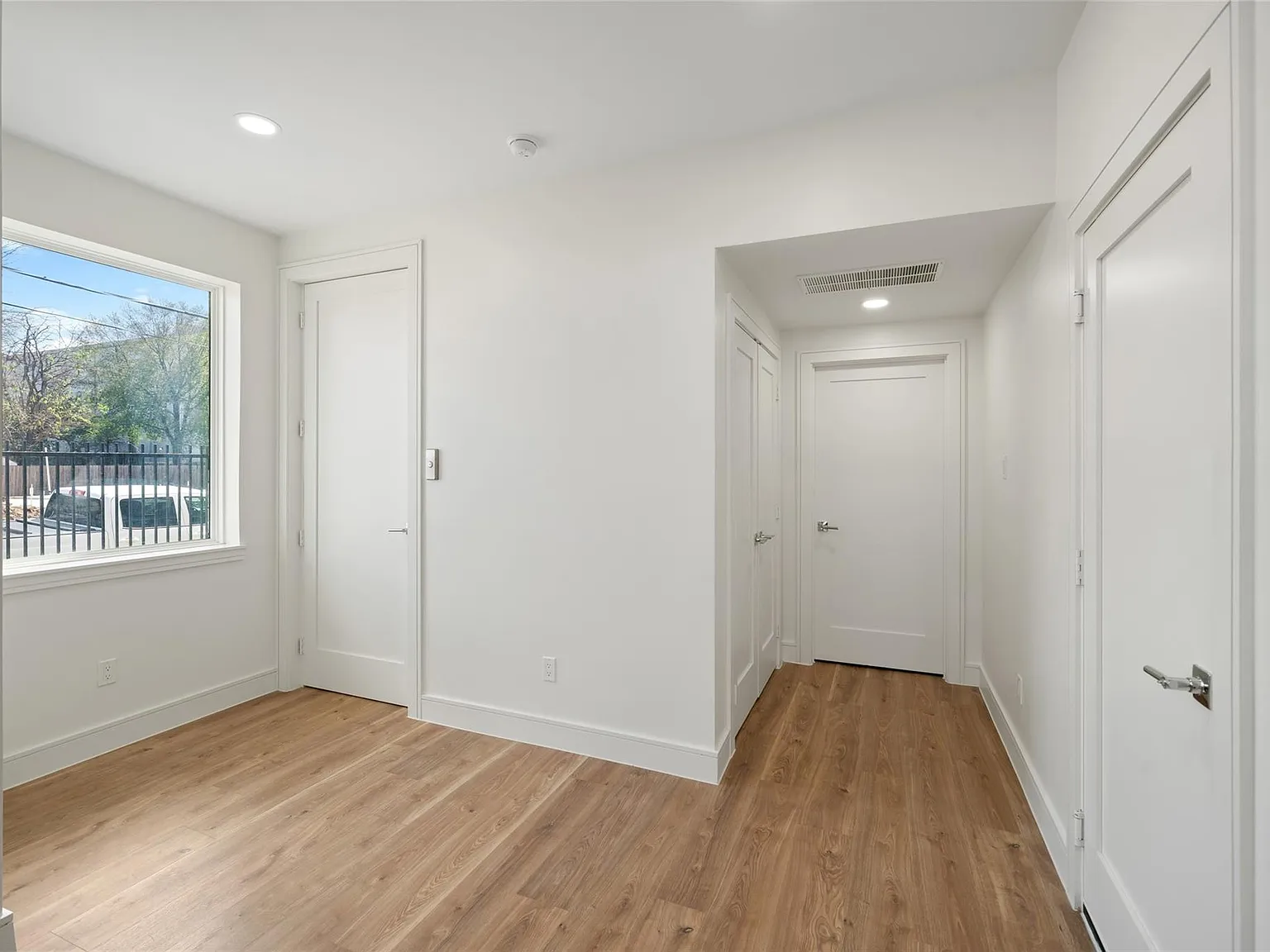 2 bed, 2.0 bath, 1213 sqft, $2,600 — Photo 2