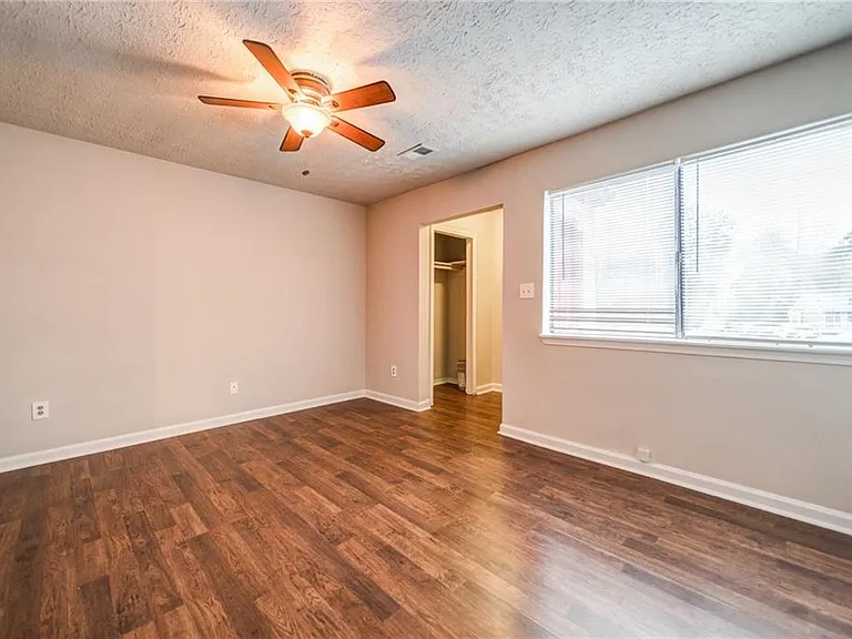 37 Country Place Ct — Photo 5