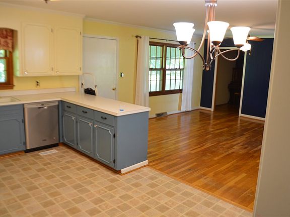 2nd image of 307 Miller Ave