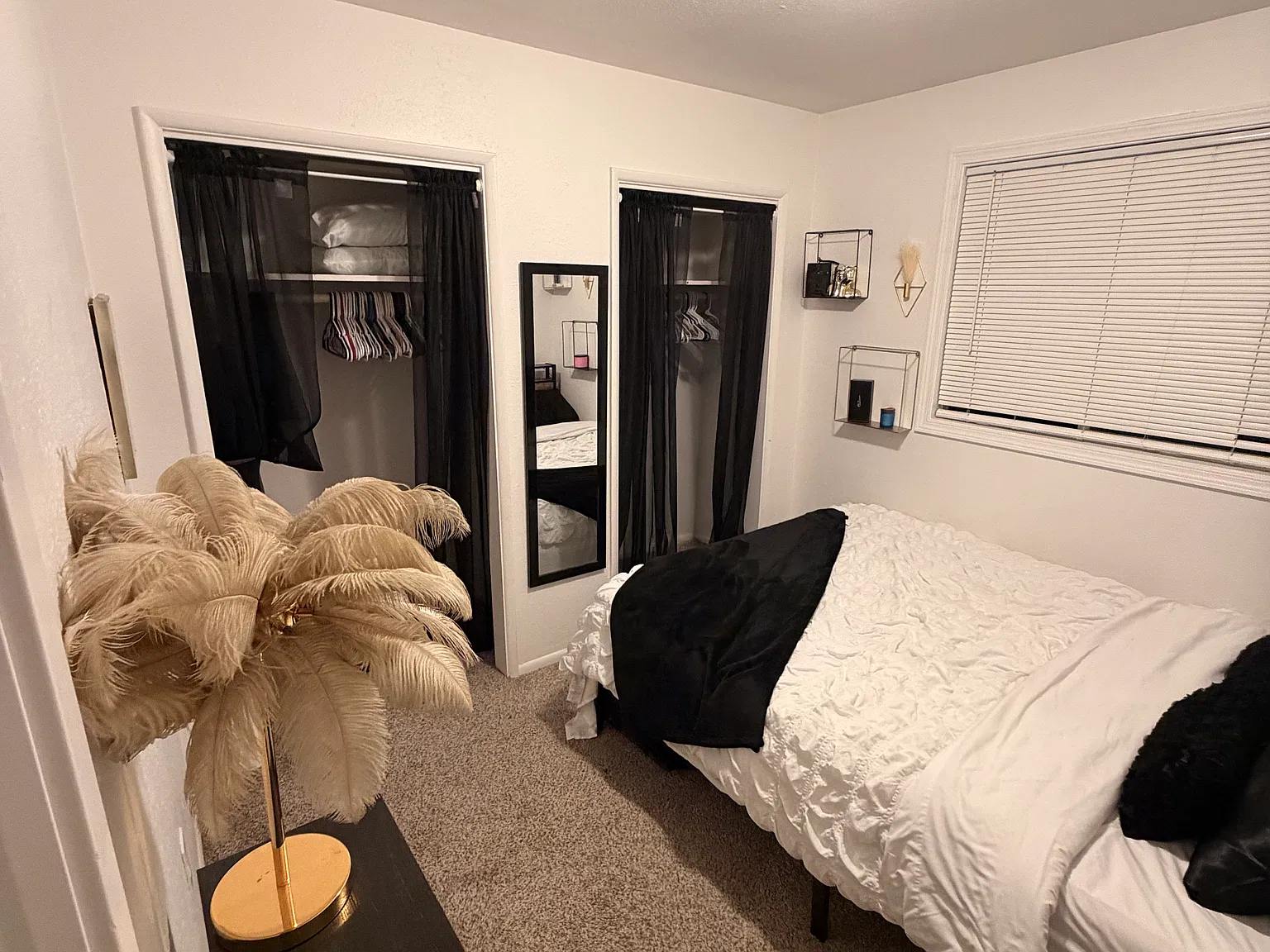 3 bed, 950 sqft, $2,000 — Photo 3