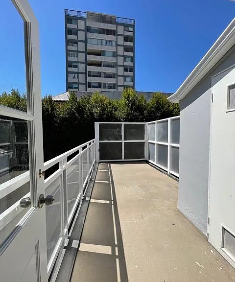 939 1/2 Hilgard Ave — Photo 15