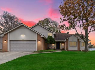 5288 Cheltenham Dr, Troy, MI