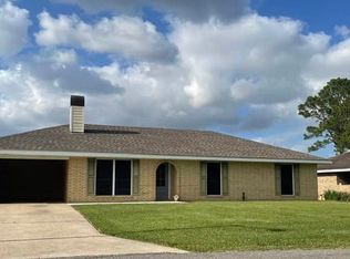 815 E East St, Rayne, LA 70578
