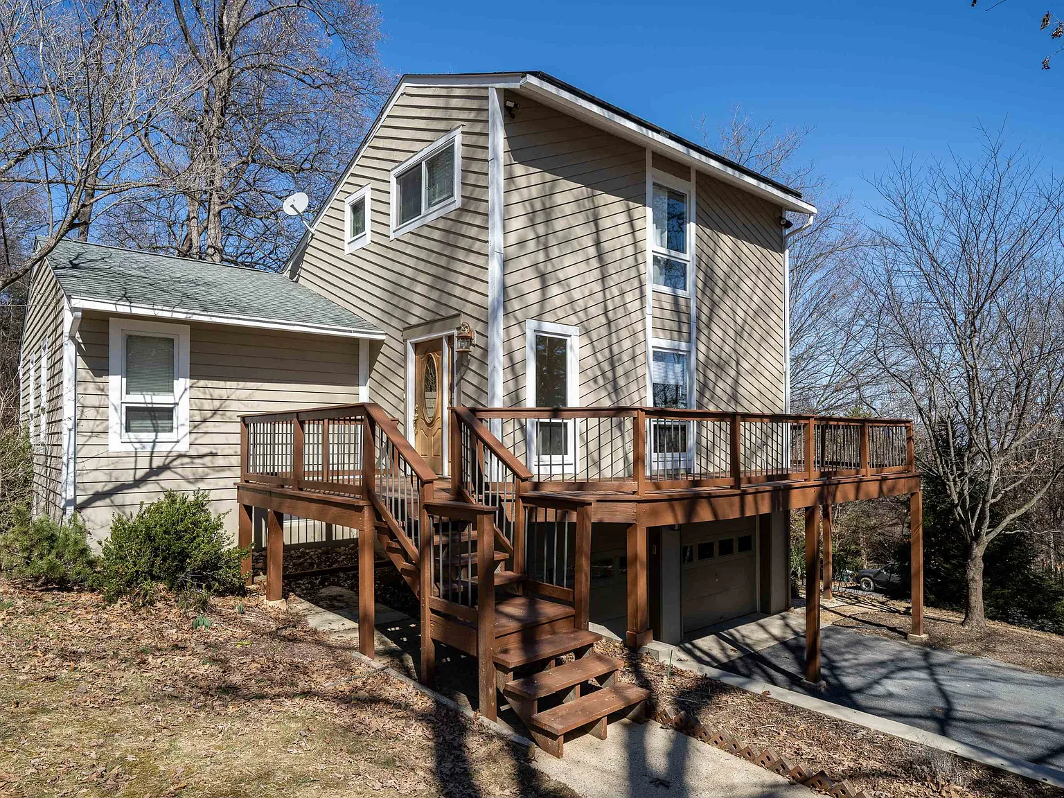 3 bed, 3.0 bath, 2348 sqft, $2,500 — Photo 1