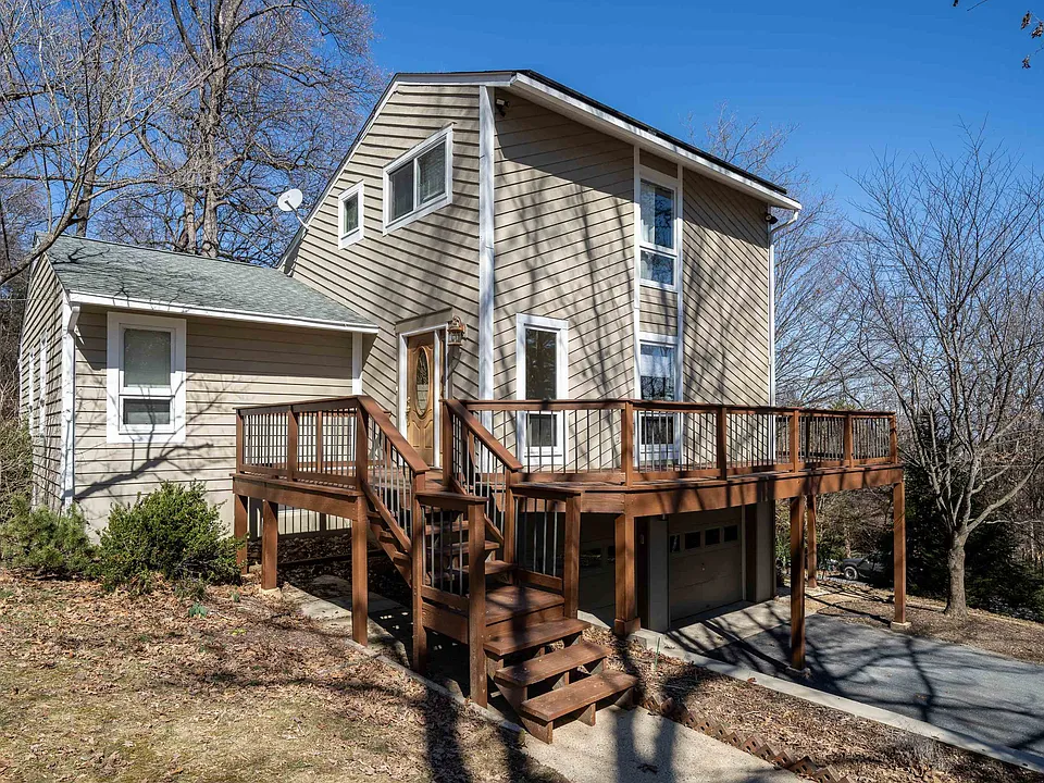 332 Flower Dr