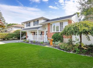 162 Marilynn St, East Islip, NY 11730